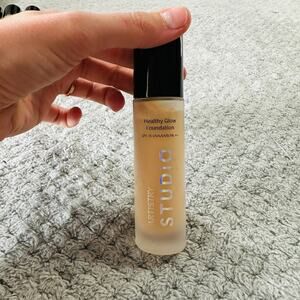 Amway Artistry STUDIO Healthy Future Glow Foundation SPF 15 Shade #10 30ML Light